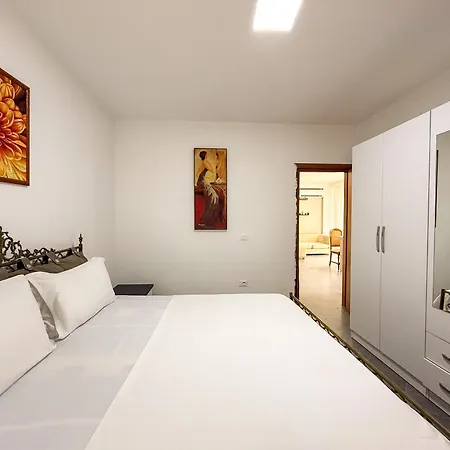 The Elegance דורס