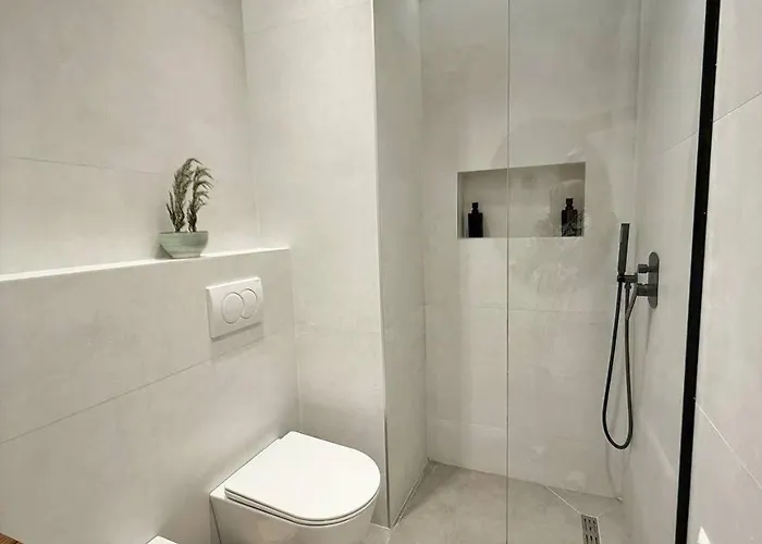 The Elegance 民宿 *