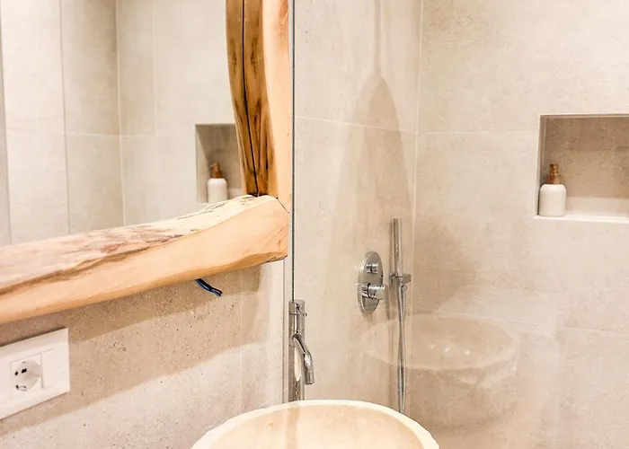 The Elegance 民宿 *